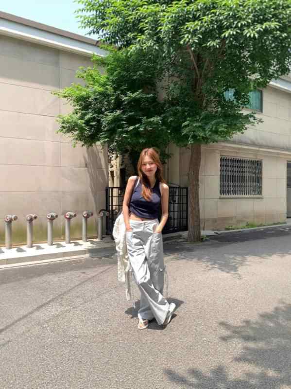 レディース 韓国風 綿 素材 ワイドパンツ 工装 スタイル 長丈 ゆったり シルエット 腰紐 調整 可能 コットン 混 紡 生地 夏 シーズン 日常 着用 休日 コーデ カジュアル ファッション タイト フィット なし 軽やか 着心地 韓国 デザイナー