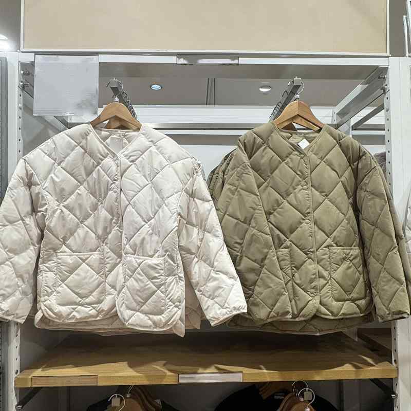 コート 女性用 秋冬 接触冷感 軽量 綿 ショート丈 長袖 ポロ襟 シングルブレスト 純色 ベージュ系 オリーブ ブラック デミベージュ ストレッチ素材 御姐風 カジュアル 私服 日常使い ファッション トップス ジャケット 外套 アウター
