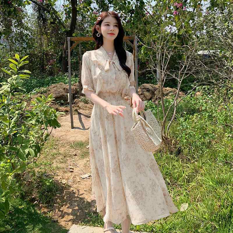 ワンピース 女性用 春夏 フレンチスタイル 甘め 短袖 シフォン フラワー柄 ロングドレス 優しい風合い フリル Vネック Aライン 高腰 軽量 ポリエステル ピンク系 アイボリー 爽やか イージースタイル