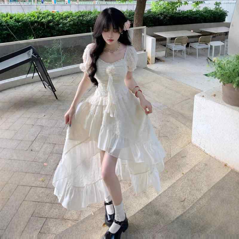 ワンピース 女性用 2025 夏 プリンセス風 Aライン 中丈 ウッドエッジ スクエアネック 短袖 中腰 切り替え デザイン 甘め かわいい ポッテリ スカート フレア トップス ドレス 軽量 伸縮性 ポリエステル 再生繊維 ピーチカラー 杏色 単色 基