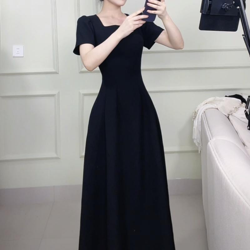ワンピース 女性用 春夏 ミディ丈 フレンチスタイル 気品 ロングスカート オードリー・ヘプバーン風 スクエアネック フレアシルエット ウエストシェイプ ボディコン 短袖 ギャザー 雪絨素材 軽量 通気性 吸湿速乾 ミルクホワイト グレー系 ブラック か
