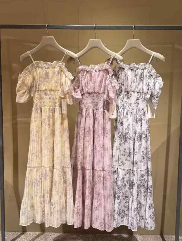ワンピース 女性用 春夏 日系 吊り紐 肩出し ボートネック 木の耳エッジ プリント プリーツ 切り替え ウエストマーク Aライン 中長丈 短袖 泡袖 軽量 粘・屬繊維 接触冷感 ピンク イエロー ネイビー カジュアル 普段使い かわいい フェミニン 花柄