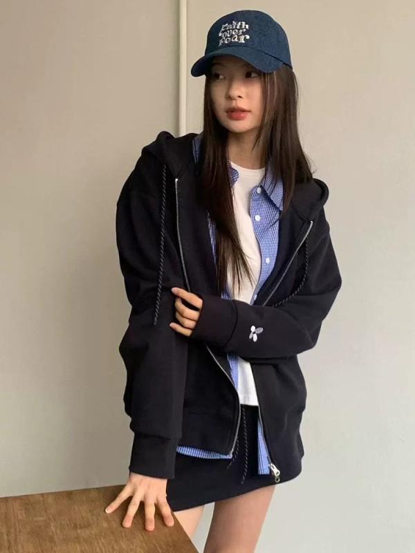 レディース 春夏 コットン 素材 連帽 トップス 長袖 防走光 ショートパンツ セット 韓国風 かっこいい ゆったり シルエット ジッパー デザイン 免・聞 加工 紺色 グレー カラーバリエーション 通勤 普段使い 対応 吸湿 速乾 機能 軽量 快適 着心