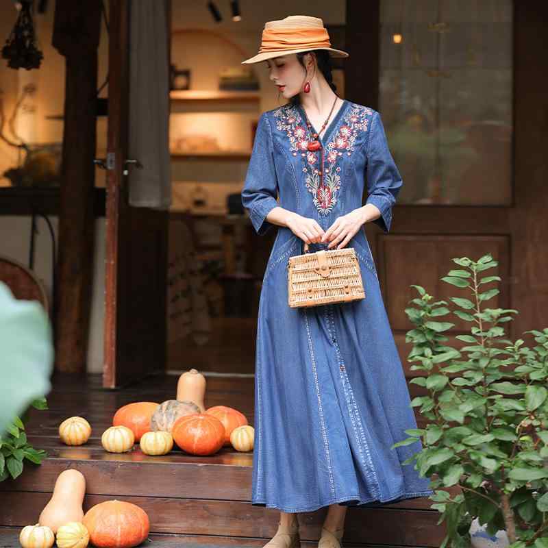 ワンピース レディース 秋冬 復古風 刺繍 コットン デニム Aライン ロングスカート Vネック 七分袖 中腰 ボタン 開襟 植物 花柄 刺繍加工 単品 単排ボタン 95% コットン デニムカラー 文? スタイル 民族風 デザイン(x3)