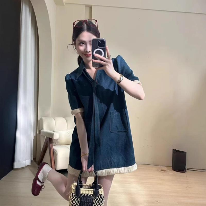 ワンピース 女性用 夏用 デザイン 短袖 Vネック デニム ストレート ハイウエスト Aライン 短丈 綿素材 純色 気質 優雅 軽量 伸縮性 吸湿速乾 通勤 普段使い カジュアル かわいい シンプル