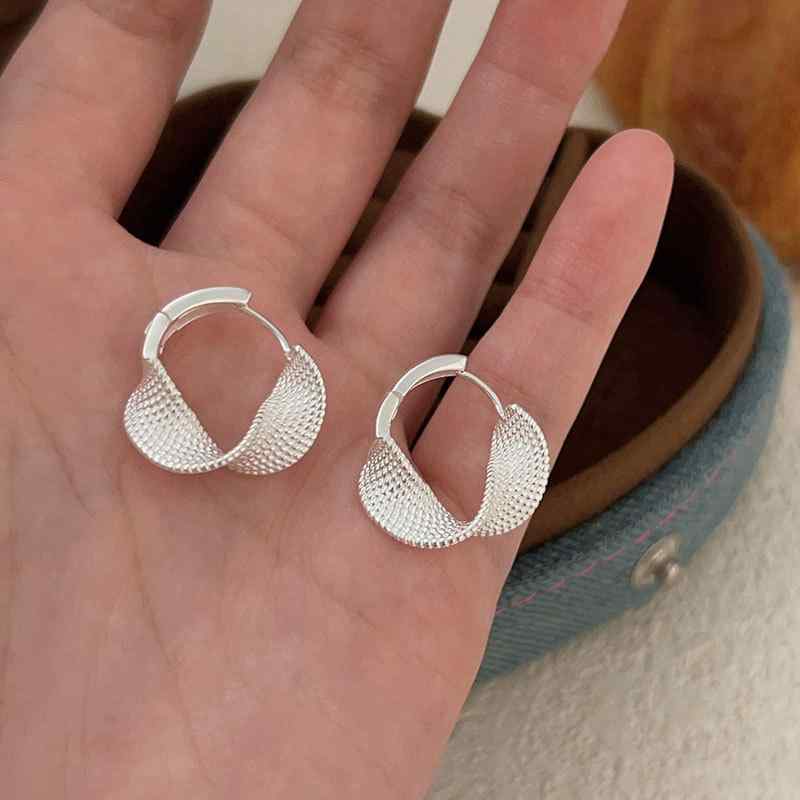 イヤリング 女性用 幾何学 シルバー アクセサリー 純銀 S925 シンプル ファッション 通勤 冬 ミックス デザイン 軽量 洗練 スタイル 百搭
