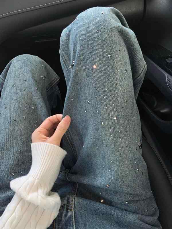 レディース デニムパンツ 春秋 接触冷感 綿 素材 ハイウエスト デザイン ワイドレッグ ゆったり スリム効果 マイクロストレッチ 水洗加工 ライトブルー 私服 ユース 普段使い 軽量 快適 伸縮性 長丈 ボタン アクセント クラシック スタイル