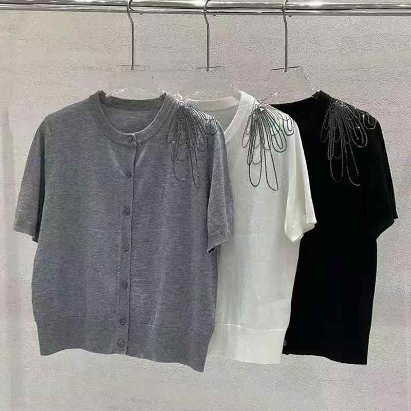 ニット カーディガン 女性用 肩チェーン 刺繍 セクイン 気質 エレガント 薄手 シルク 羊毛 三分袖 オープンカーディガン トップス 通勤スタイル 普段使い 軽量 伸縮性 吸湿速乾 純色 丸首 シングルボタン 春夏 秋冬 ホワイト グレー ブラック ベ