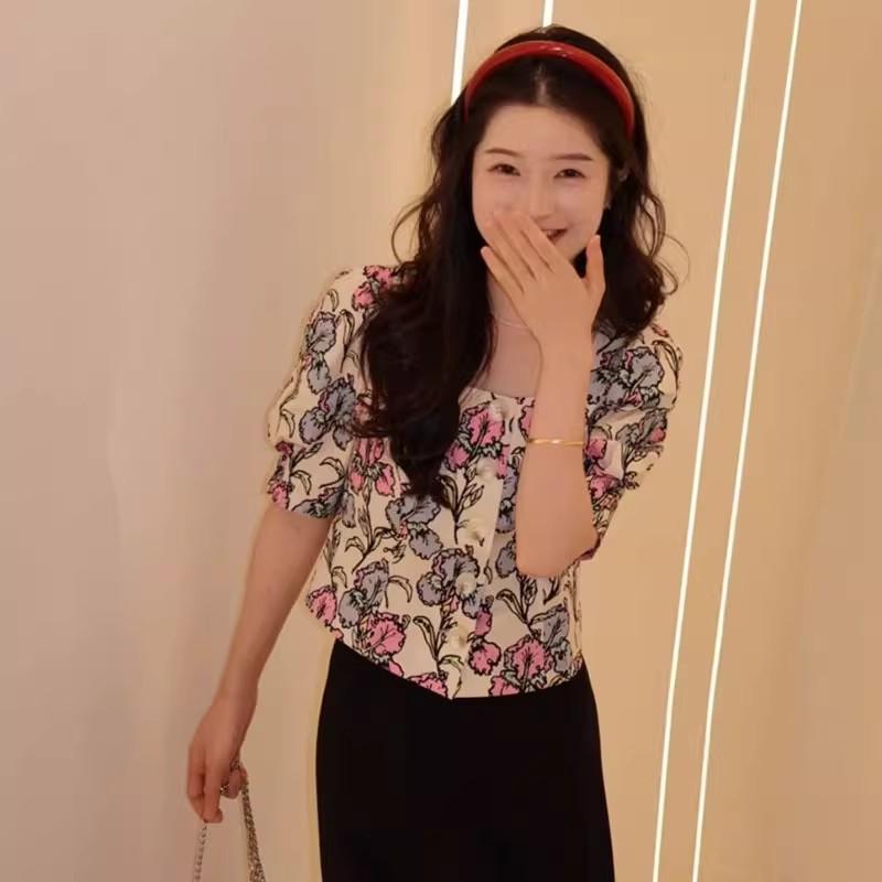 シャツ 女性用 春夏 通勤 気質 方領 泡泡袖 短袖 印花 植物花卉柄 綿素材 切り替えデザイン かわいい ピンク系 赤系 ネイビー系 軽量 通勤用 普段使い 吸湿速乾 伸縮性 トップス ブラウス 花柄 ドット柄 気軽コーデ