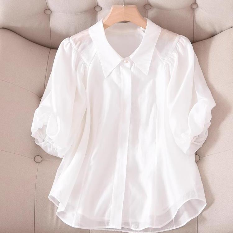 シャツ 女性用 短袖 白色 トップス 開襟 泡泡袖 灯?袖 デザイン 切り替え ボタン プリーツ ゆったり 大きめ 気質 通勤 普段使い 雪? ポリエステル 再生繊維 軽量 優雅 夏 春夏 ウィンター