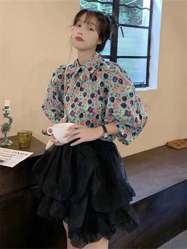 シャツ 女性用 秋 通勤 通勤風 気質 泡泡袖 ポロ領 短袖 フラワー柄 ポリエステル 95%以上 プリント加工 セットイン ミドル丈 ゆったり デザイン トップス ブラウス 花柄 シャツ 秋物 ビジネスカジュアル 軽量 吸湿速乾