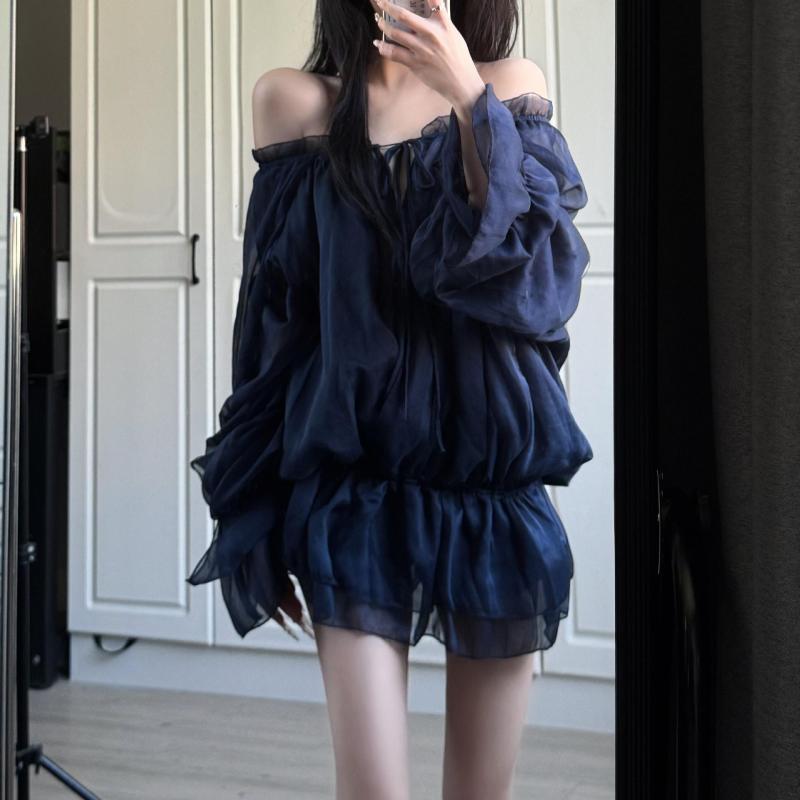 ブラウス 女性用 夏 ワイドシルエット 一枚肩 長袖 シフォン 切り替え レース ネットヤーン フレア袖 中長丈 純色 涼しい 軽量 伸縮性 セットイン 甘辛 私服 ゆったり ソフト デザイン トップス シャツ 肩出し ボヘミアン フェミニン カジュアル
