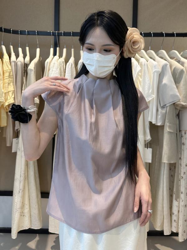 ノースリーブ レディース 法式 スタンドカラー プリーツ ブラウス トップス シャツ ワイドシルエット ゆったり デザイン スリム効果 気質 通勤 快適 休? 雪? ポリエステル 素材 セットイン タイプ 普通丈 無袖 袖なし 褶? 要素 春季 カラーバ