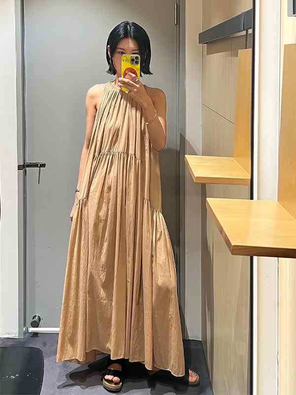 ワンピース 女性用 ハングネック プリーツ ロングドレス 純色 Aライン 大きめフレア 中腰 無袖 切り替え 粘膠繊維 気質 通勤 ゆったり 日常使い 夏 ネイビー ベージュ 接触冷感 軽量 伸縮性