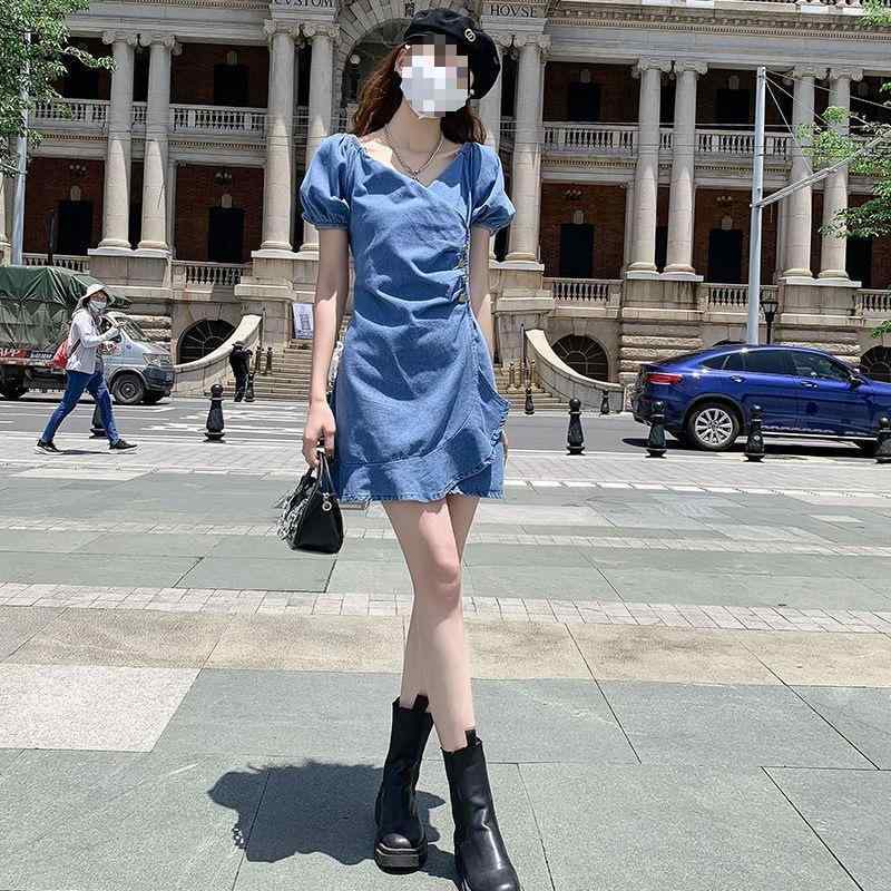 ワンピース 女性用 夏 デニム コットン フレア 切り替え Vネック 短袖 短丈 膝上 ゆったり シルエット 軽量 薄手 通勤 普段使い 街頭 カジュアル スタイル 吸湿速乾 伸縮性 ブルー ホワイト 膝丈 フィッシュテール ウエスト ギャザー ラウンド