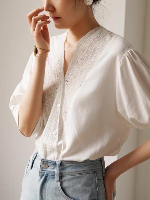 白 Vネック レース 短袖 綿 シャツ 女性 通勤 職業 インタビュー トップス 夏 切り替え デザイン ゆったり フィット 純色 白色 日常 コーディネート 軽量 吸湿速乾 爽やか スタイリッシュ