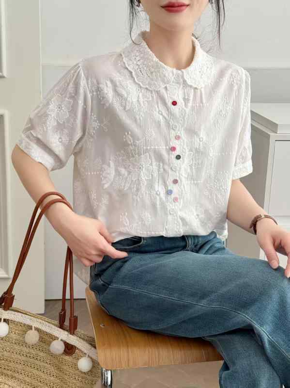 シャツ レディース 春夏 綿刺繍 刺繍花柄 翻領 短袖 灯籠袖 彩色ボタン ゆったり ワイドシルエット 開襟 シングルブレスト 純色 白色 米白色 快適カジュアル 日常使い 日韓スタイル 接触冷感 通勤対応 軽量 吸湿速乾 伸縮性 かわいい 減?デザイン