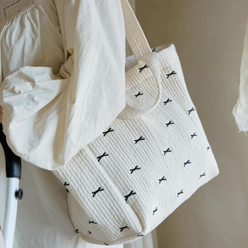母子手提 鞄 日系 シンプル 刺繍 デザイン 軽量 綿素材 大容量 多機能 外出用 収納 バタフライボウ ロック バックル 白 黒 ショルダー ハンドル バッグ 普段使い