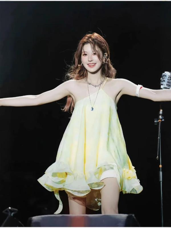 レディース ワンピース 夏 吊り下げ ショルダー フレア スカート 短丈 ゆったり Aライン 黄色 無袖 ハルタネック 高腰 荷葉縁 切り替え ポッティースカート セクシー 気質 優雅 私服 涼しい 軽量 伸縮 ポリエステル スパンデックス ファッション