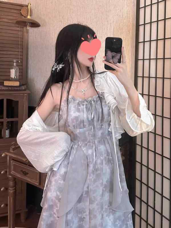 ワンピース 吊り帯 連衣裙 夏 セット グレー 煙雨墨染 染め 仙女スカート 開衫 二件 ?綸 ポリエステル 花柄 碎花 中丈 スカート ワンショルダー 肩紐なし ノースリーブ ミドルウエスト フリル 荷叶? 2025 夏季 日韓 カジュアル 気質 優雅