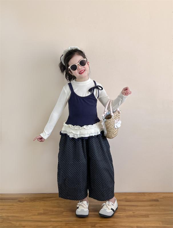 女の子 トップス 長袖 シャツ 修身 デザイン 偽ツーピース レイヤード 木耳エッジ セット 女の子 ワイドパンツ 提花 ドット柄 長ズボン 春秋 綿 素材 子供服 キッズ 普段使い かわいい スタイル 韓国風 ニット生地 100%コットン 通園 通学
