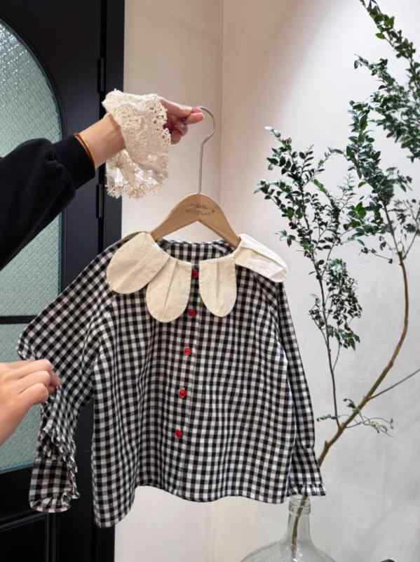 女の子 シャツ 花びら襟 デザイン 復古 チェック柄 長袖 綿素材 柔らかい かわいい 春 赤 レイヤード ベスト トップス 女児 3-8歳 日常 学校 芸術風 日系 韓国風
