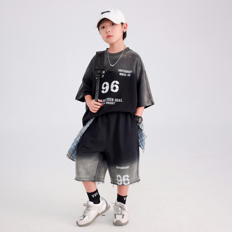 男の子 夏服 スポーツ 短袖 セットアップ 接触冷感 綿100 グラデーション デザイン ゆったり トップス 短パン 黒 夏 運動 字母 印花 潮 スタイル 柔軟 素材 普通 厚み 8歳以上 中大童 120cm 130cm 140cm 150cm 160｜LiLishop6