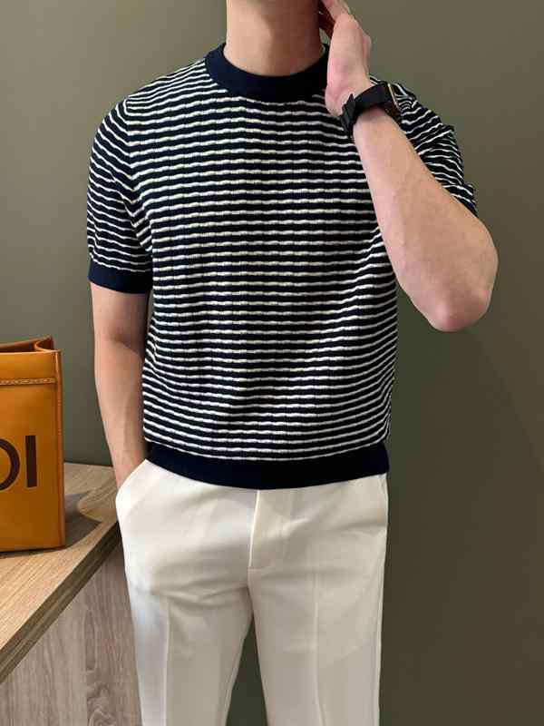 メンズ Tシャツ 短袖 丸首 ニット ストライプ柄 修身 ビジネス ビジネスカジュアル 軽量 粘液繊維 ピッタリフィット 青年向け ファッション 都市スタイル 24-35歳 セットインスリーブ 無帽 普通厚 夏 杏 紺 免燻 ピグメントプリント カラーブ
