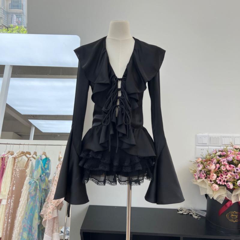 レディース セットアップ シャツ スカート 少女風 荷葉辺 系帯 ラッパ袖 長袖 サテン トップス プリーツ フレア ミニスカート 秋季 黒 白 清新 甘い スイート ポルカドット 無地 ピュアカラー ラッフル ドローストリング フレアスリーブ プリーツ