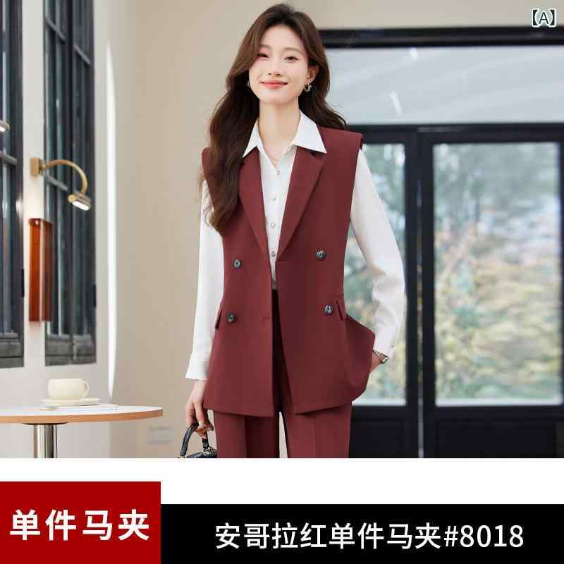 春秋 2025 高級 感の ある スーツの ベスト 女性は 職業 服の スーツを 着て います。