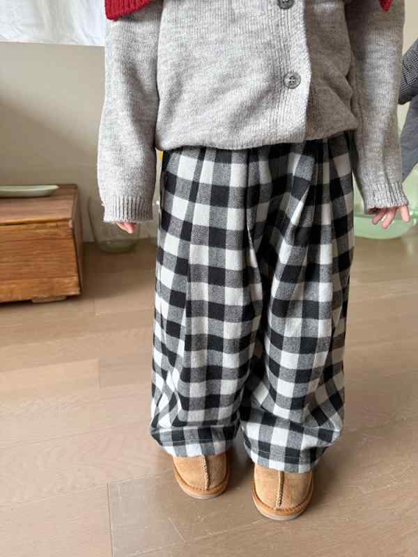 キッズ 長ズボン 男の子 女の子 裏起毛 暖か 冬用 コットン 素材 柔らかい 加工 格子柄 黒 白 黒白格子 黒白 柄 高腰 ゴム ウエスト ローラーパンツ 風 韓国 スタイル 休? 3-8歳 対応 中小 童用
