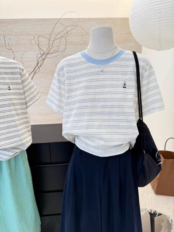 Tシャツ レディース 短袖 丸首 条紋 刺繍 切り替え コットン ワイドフィット ミドル丈 通勤 普段使い 気質 夏 ブルー ブラック