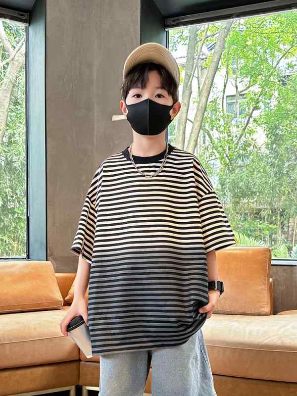 男の子 半袖 Tシャツ 短袖 トップス 綿素材 柔らかい 条紋柄 個性 潮 夏服 丸首 8歳以上 中大童 120cm 130cm 140cm 150cm 160cm 170cm 子供服 少年服 クール ストリートスタイル 日常使い 涼しい 通気性 伸縮性