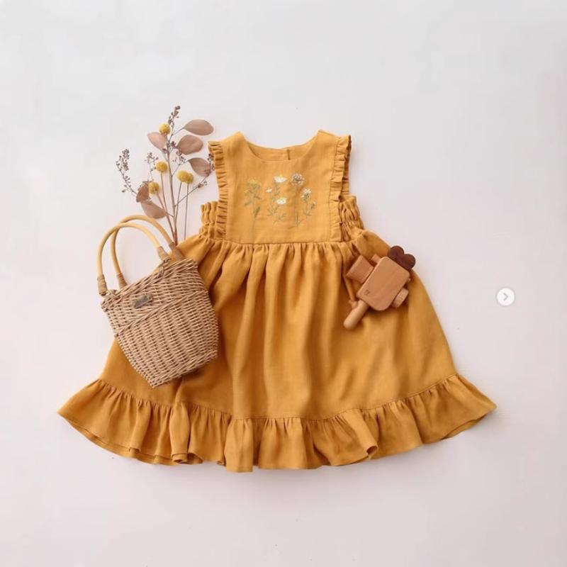 女の子 ワンピース ベビー キッズ 無袖 背心 コットン リネン 混紡 麻 花柄 刺繍 荷葉辺 フリル スカート 春夏 夏 ピンク 藕色 向日葵 柔らか素材 田園 ガーリー かわいい 花刺繍 涼しい 通気性 軽量 日常 遊び着 花柄デザイン ベビー服 幼