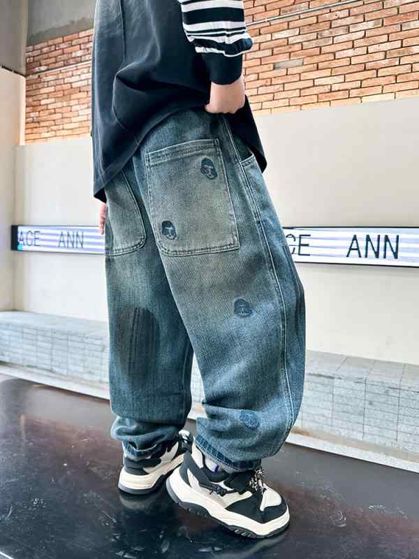 男の子 デニムパンツ 春秋 韓版 中大童 長ズボン コットン ポリエステル 再生繊維 縦ストライプ 加工 ミディアムウエスト ゴム腰 ブルー 洗い加工 ゆったり 普段使い 学校用 伸縮性 通気性 軽量 秋冬