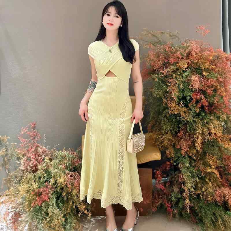 ワンピース 女性用 夏 デザイン Vネック ノースリーブ レース 切り替え ボディス スリム ロング 魚尾 スカート 白 イエロー セクシー 私服 名媛 スタイル 軽量 涼しい 女性らしい シルエット 花柄 刺繍 フレア 膝下丈 膝丈 通勤 デート 普段|LiLishop6