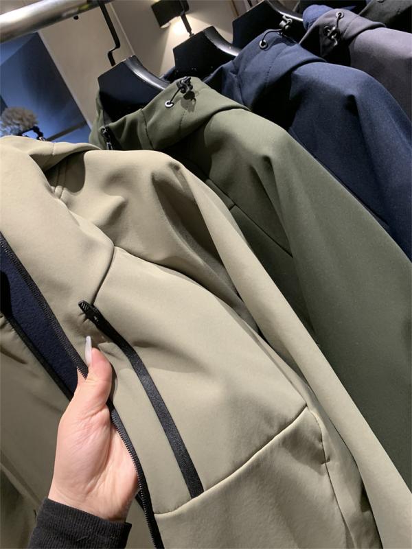 メンズ ジャケット 連帽 ソフトシェル 防風 防水 透気 裏起毛 保暖 長袖 合体型 ポリエステル 純色 直下? 立体ポケット 黒 深灰 藏青 運動 春秋 青年 シンプル ファッション 都市 スタイル｜LiLishop6