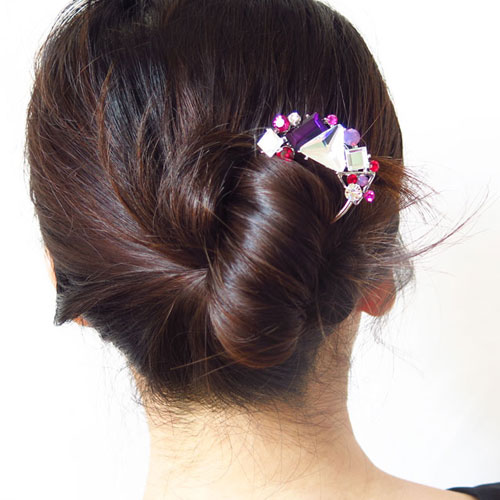 楽天市場 かんざし簪 ちょっぴりクールに 幾何学デザインラインストーンu字コームu型スティック夜会巻きかんざし簪 二股かんざし 夜会巻きコーム ヘアアクセサリー 髪飾り 浴衣 着物 和装スタイル まとめ髪 発表会 卒業式 入学式 入園式 結婚式 お呼ばれ Lily Bell