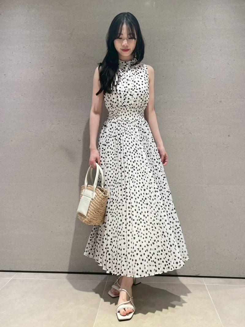 美品✨リリーブラウン　ボウタイ　ワンピース ビジュー　パール　春　黒 可愛い LILY BROWN｜ボウタイニットフーディーワンピース | Rakuten