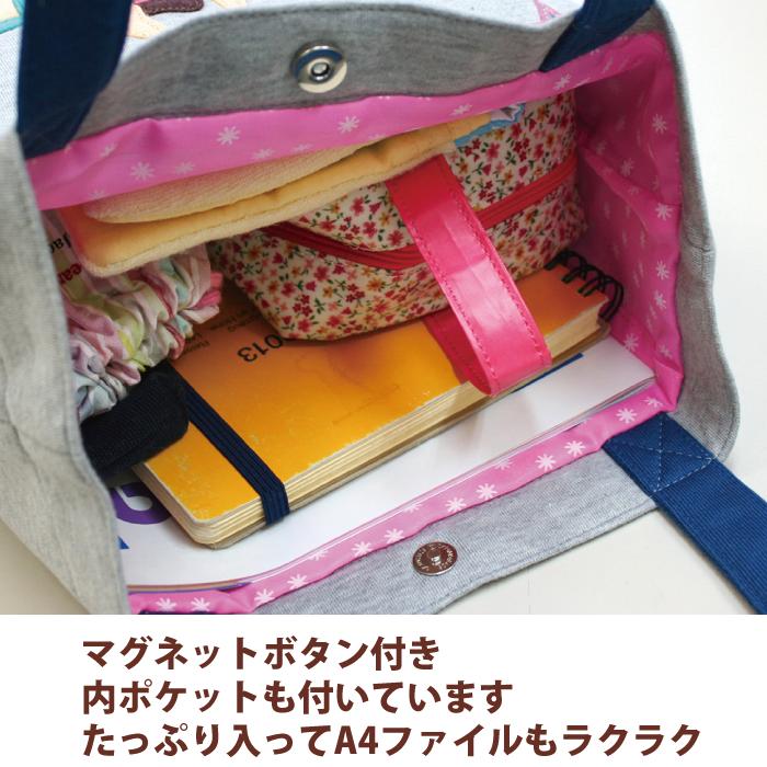 マグネットボタンと内ポケット付きA4サイズも楽々入ります。