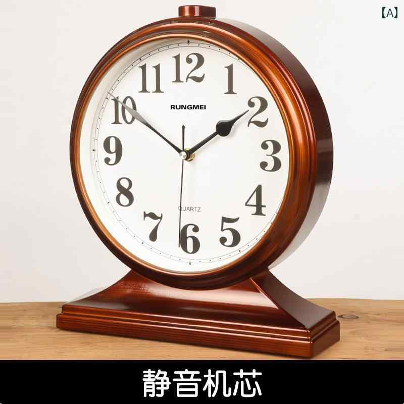 一覧表に 置かれた 時辰儀と 腕 時辰儀は 家の大きな リビング お部屋の 時辰儀 事務机 いの一番の 座っている 振子 石英 一覧表時辰儀の かざり付ける 品