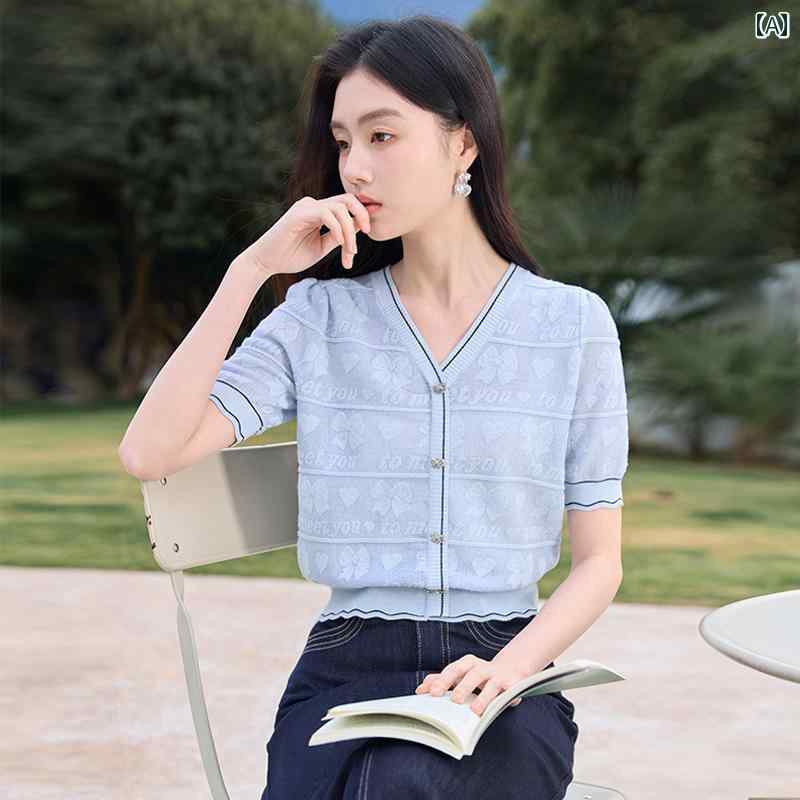 2025年 夏 新 淡い 色のが ストレート ショルダー Tシャツ ジャカード Vネック トップ 女性 翔 英 ブルーの 薄手 半袖 ニット セーター