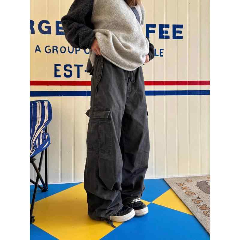 ワークパンツ メンズ 水洗い加工 ゆったりシルエット カーゴパンツ ストリート ポケット 飾りボタン 黒 グレー 無地 春秋