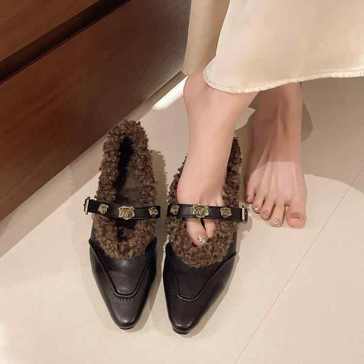 靴 レディース モカシンシューズ ファー ローヒール パンプス ラウンドトゥ スリッポン ストラップ ぺたんこ フラット あったか 防寒 保温 カジュアル 普段使い 歩きやすい 痛くない 黒 茶色 秋冬