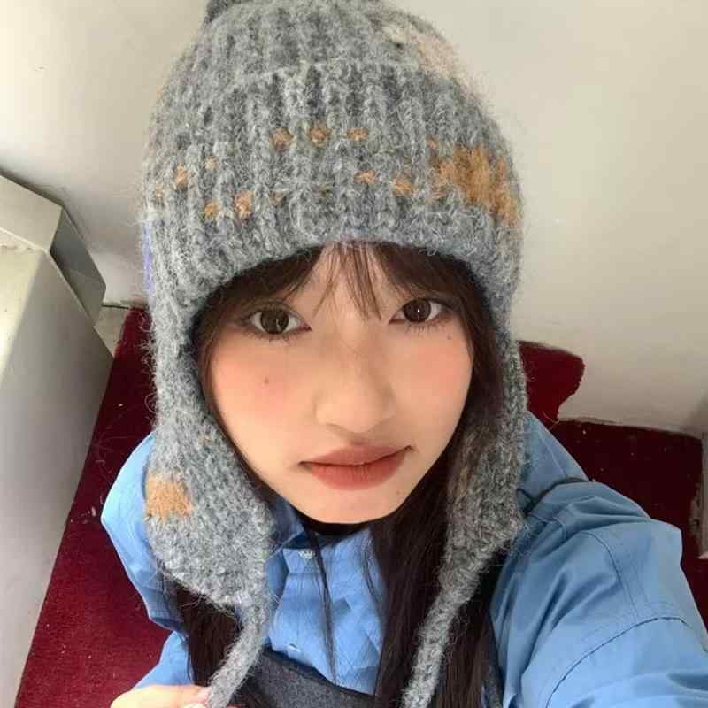 ニット帽 レディース かわいい 防寒 あったか 裏起毛 暖かい 耳あて付き 冷え対策 寒さ対策 小顔効果 秋冬 ブラック オフホワイト グレー(x2)