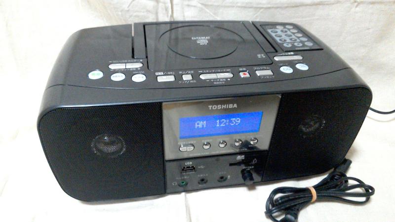 【中古】TOSHIBA CUTEBEAT SD/USB/CDラジオ受信機(遠隔操作付) 黒いこと TY-SDK70(K)