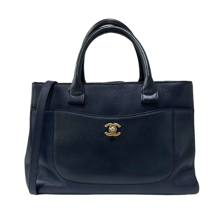 シャネル　ネオエグゼクティブトート　白　キャビアスキン　23番台　美品☆ CHANEL - シャネル ネオエグゼクティブトート 白 キャビアスキン