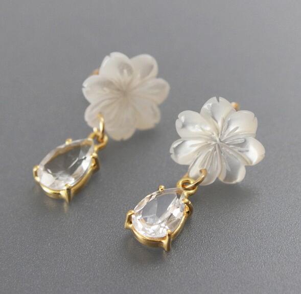 楽天市場】【SALE】フラワー シェル ピアス（ホワイト