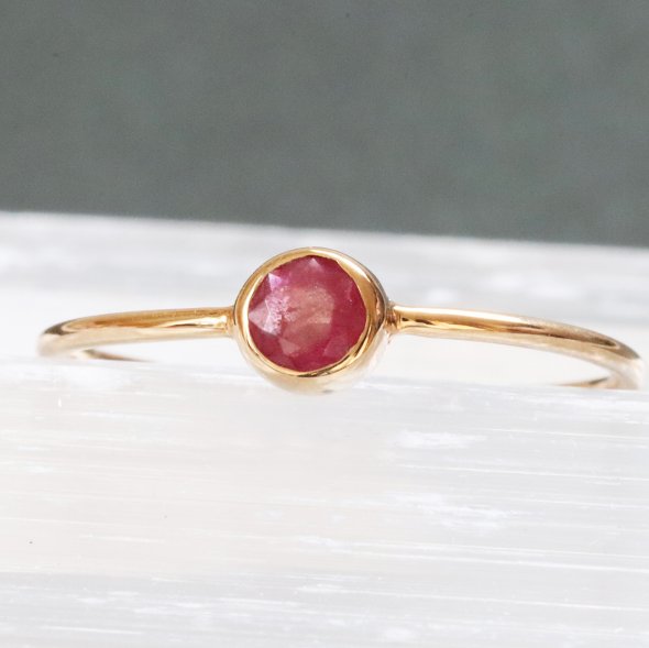 楽天市場】レッドベリル リング K18 指輪（レッドエメラルド S）10号