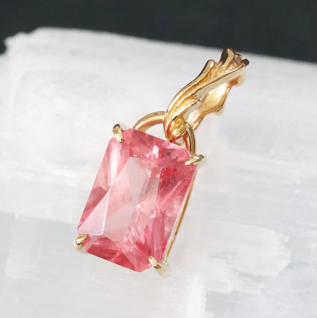【一点物】ロードクロサイト K18 ペンダントトップ(レクタングル)3.15ct 宝石質 インカローズ ネックレス チャーム カラーストーンジュエリー 希少 レア 1点もの 天然石ジュエリー コレクション 鑑別書付|天然石アクセサリーLink